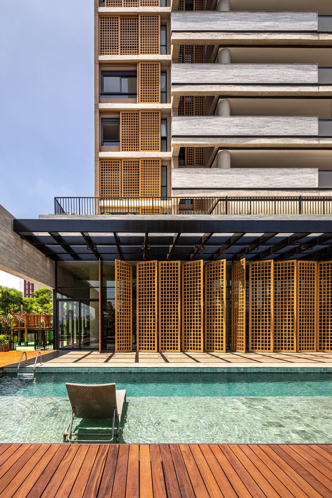 Piscina adulto com raia