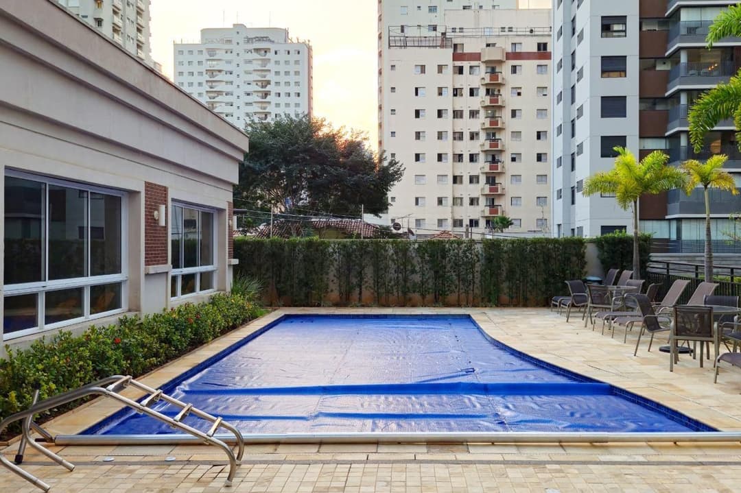 Piscinas coberta e descoberta